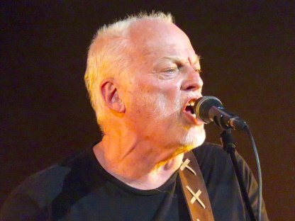 1200px-David_Gilmour_2016.jpg