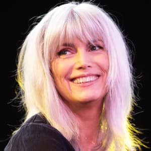 emmylou-harris-9542119-1-402.jpg